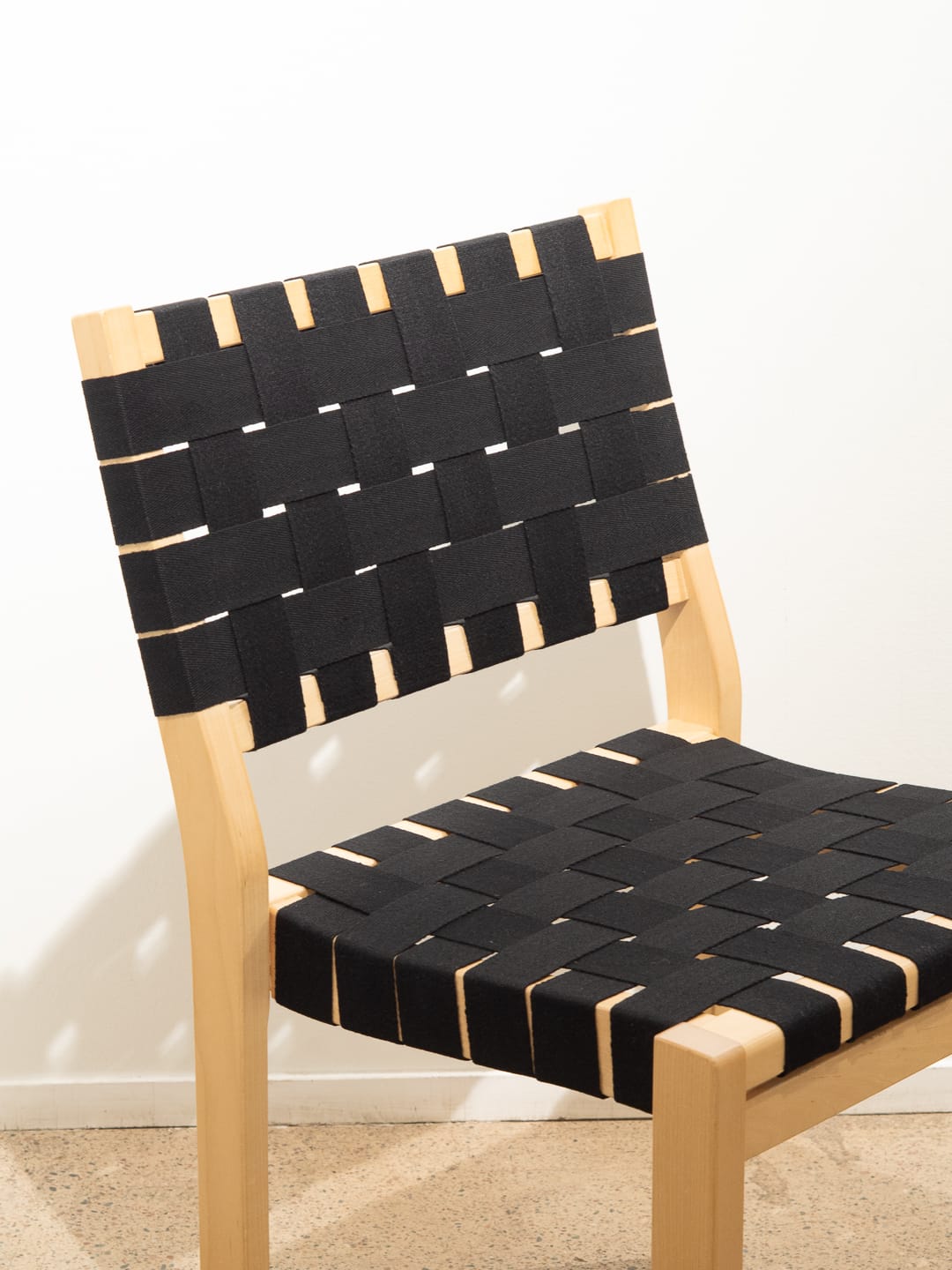 Artek 611 tuoli uusilla satulavöillä.